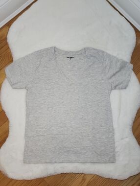 Runway Women's Soft Heather Light Gray T-Shirt V-Neck, Short Sleeve, Size Medium